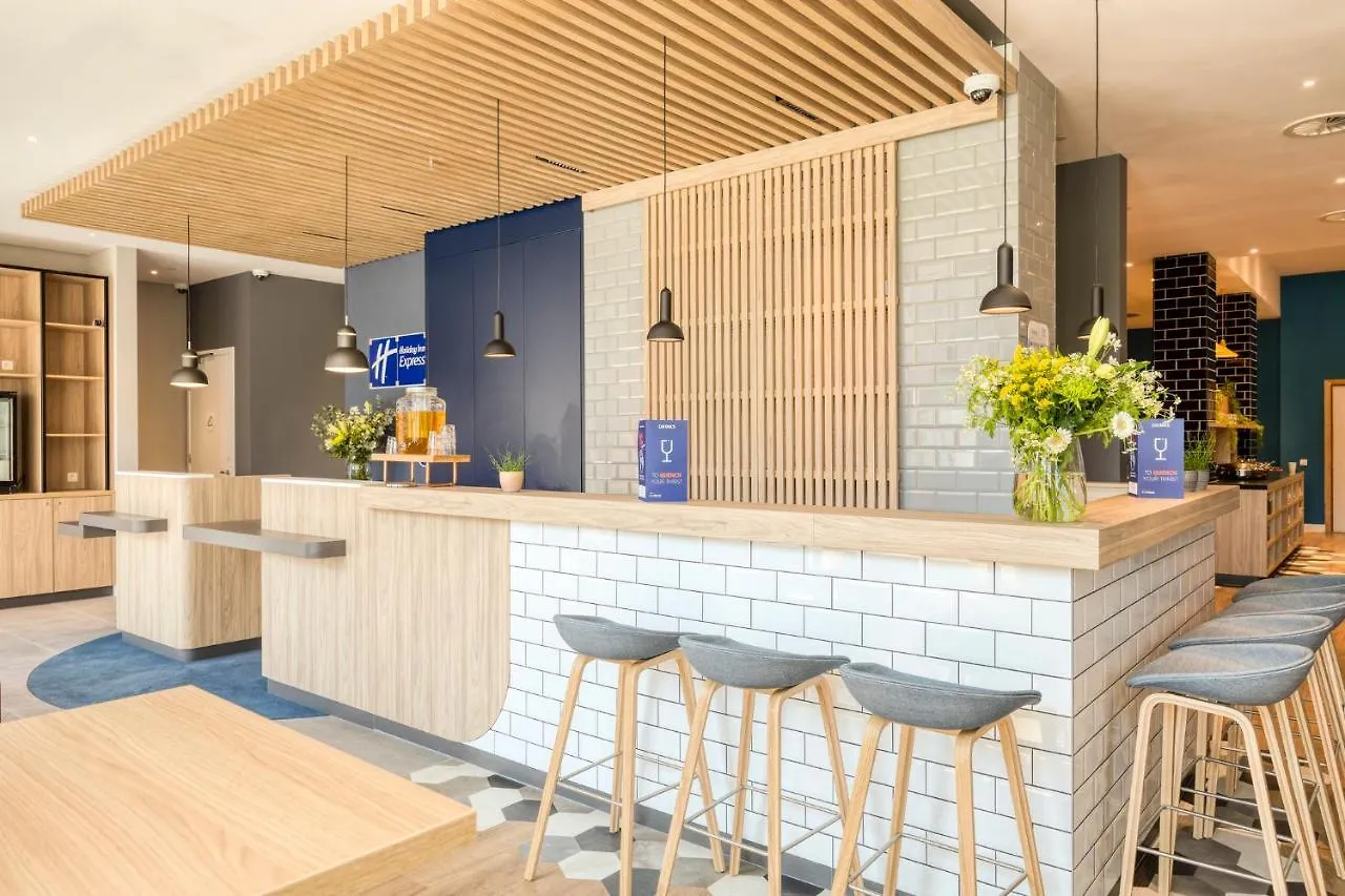 Holiday Inn Express Antwerp - City Centre By Ihg 3*,