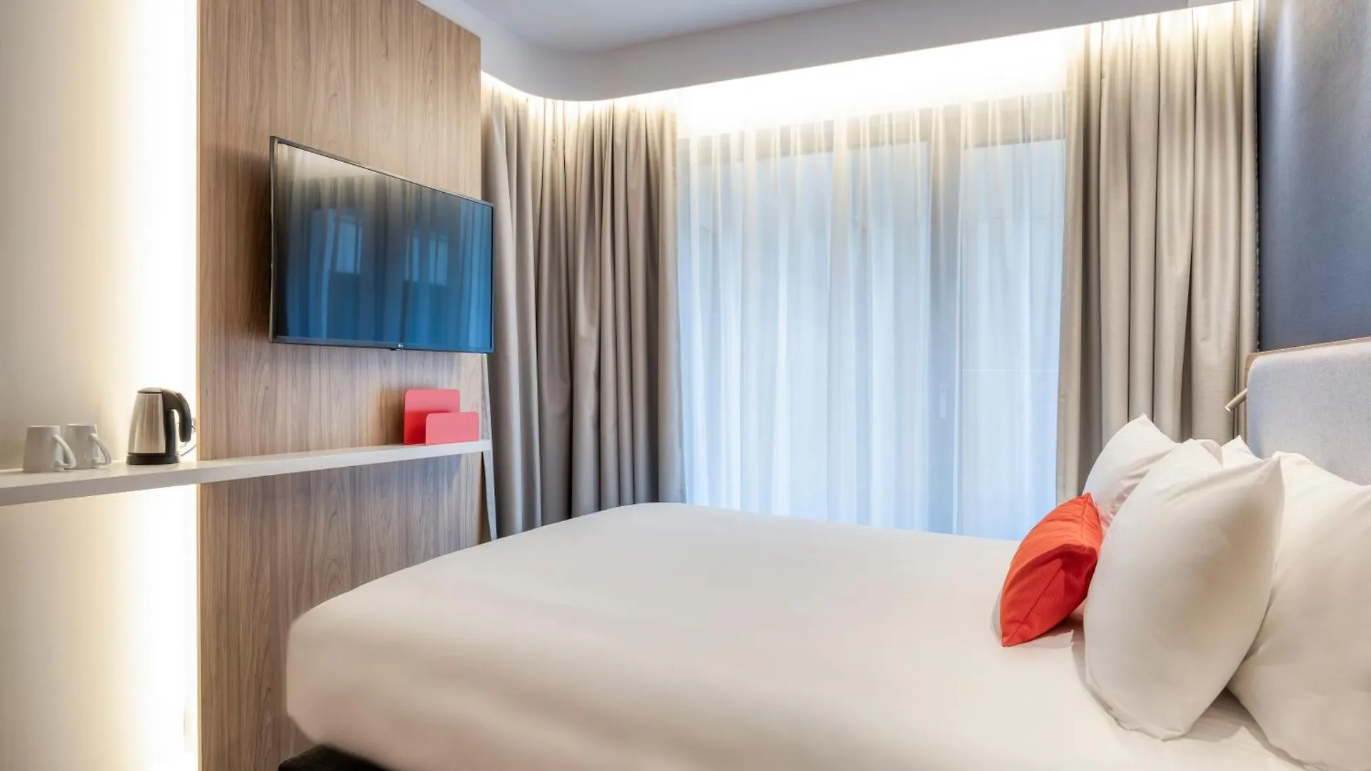 Holiday Inn Express Antwerp - City Centre By Ihg 3*,