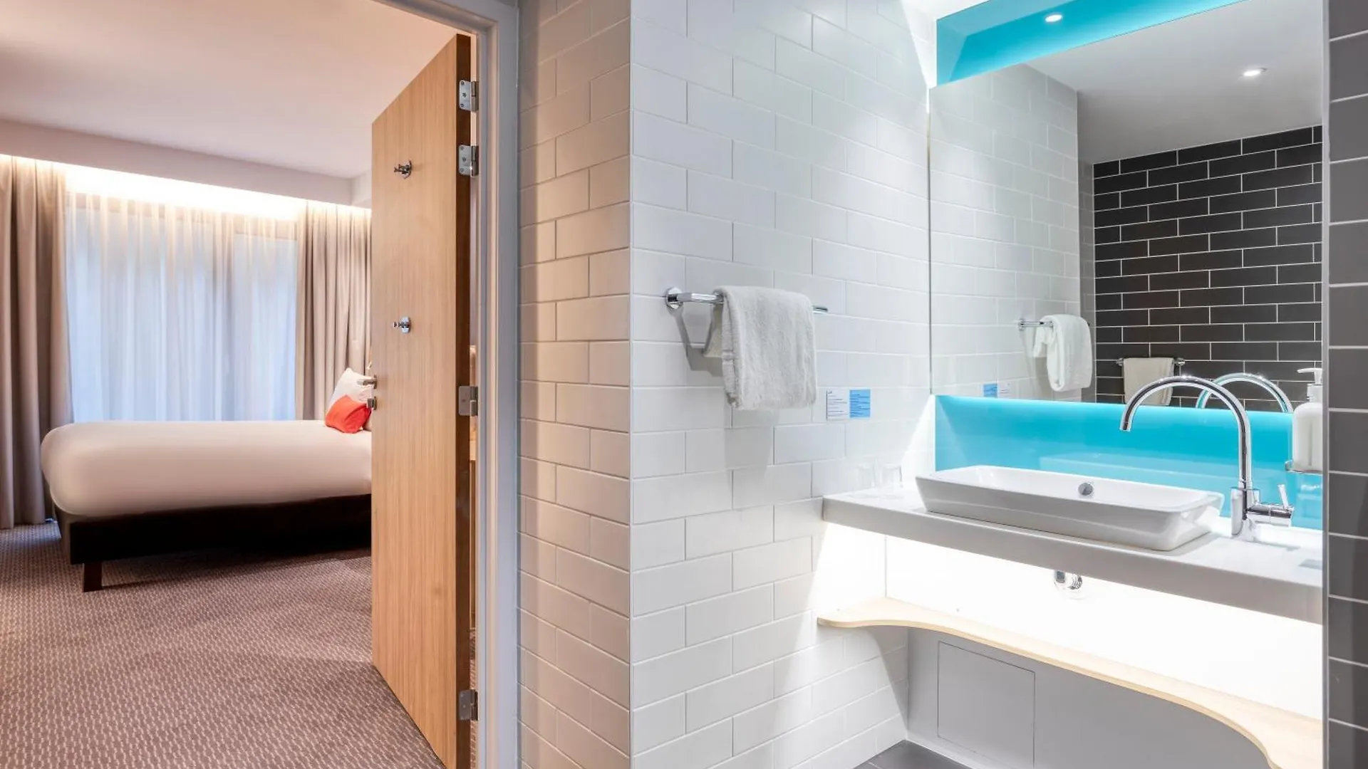 Holiday Inn Express Antwerp - City Centre By Ihg 3*,  Belgium